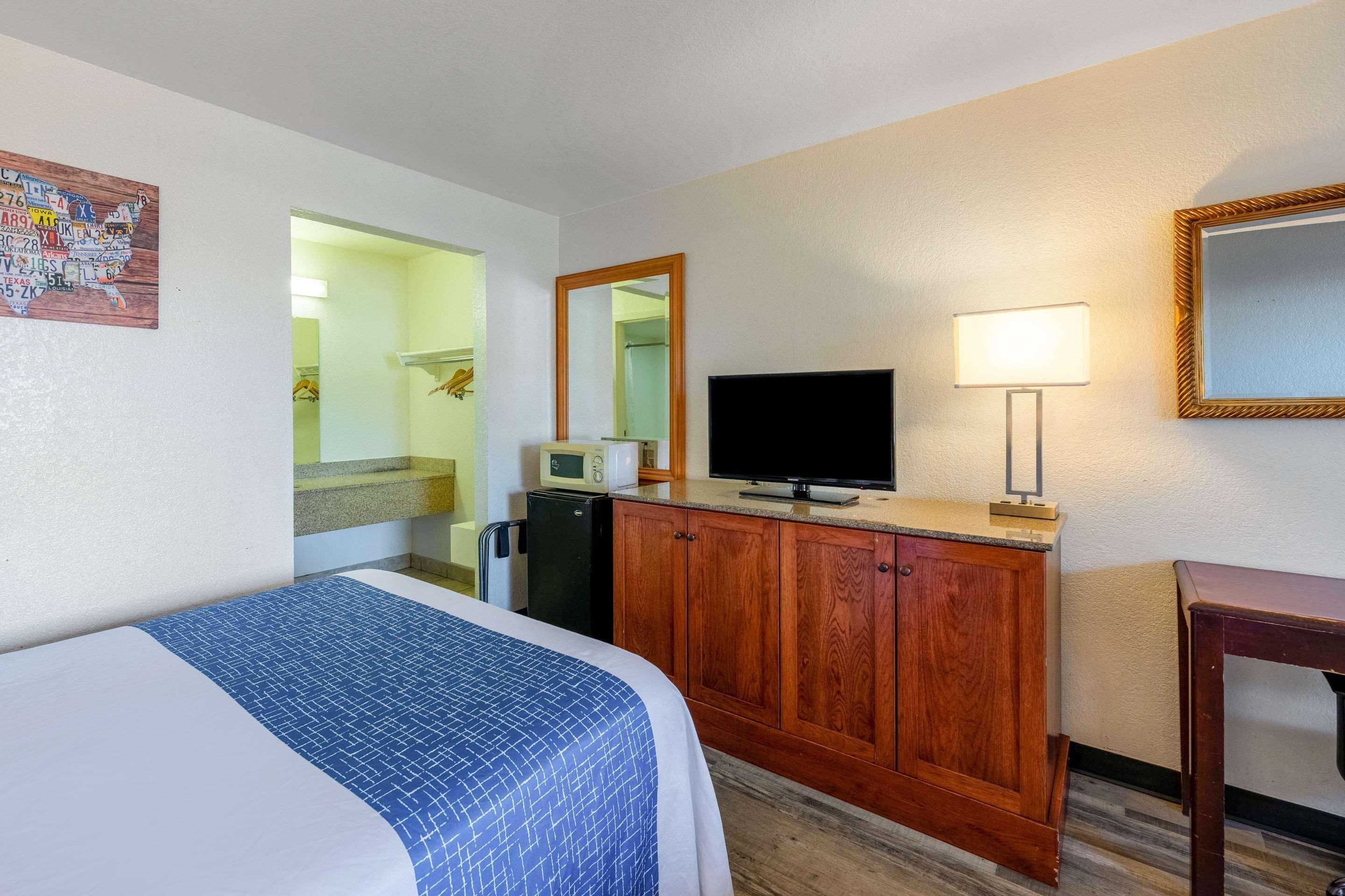 Econo Lodge Phoenix North I-17 Экстерьер фото