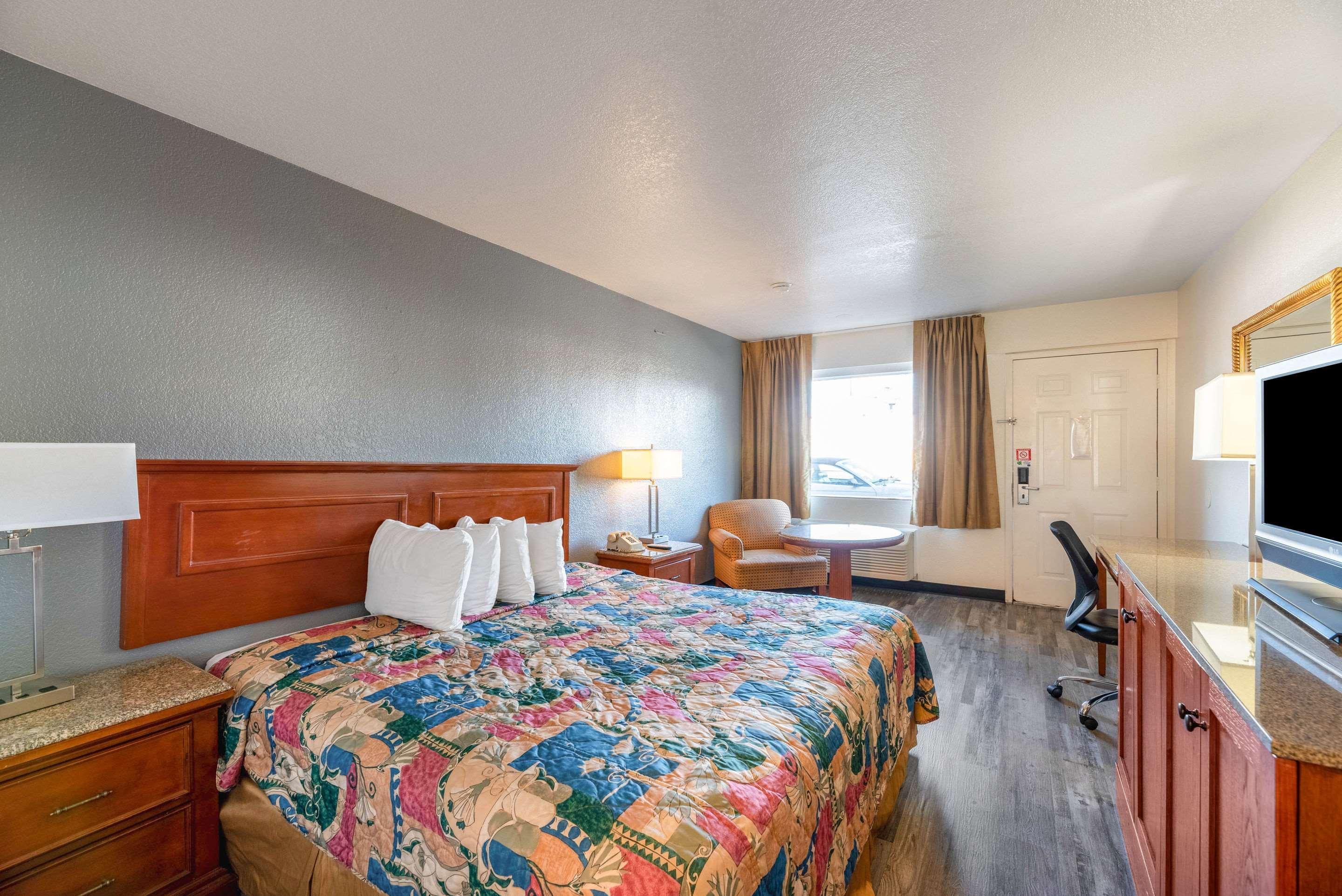 Econo Lodge Phoenix North I-17 Экстерьер фото