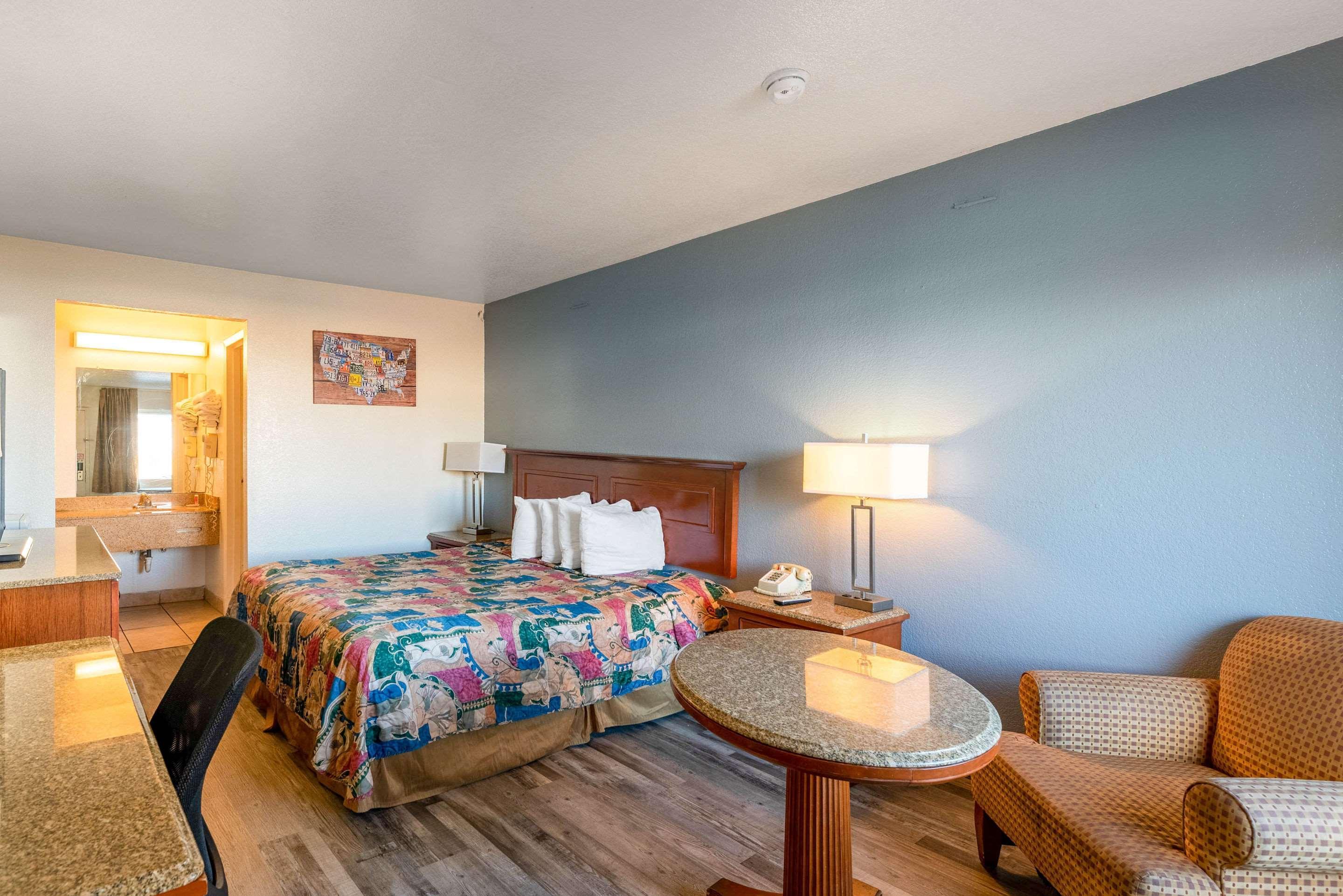 Econo Lodge Phoenix North I-17 Экстерьер фото