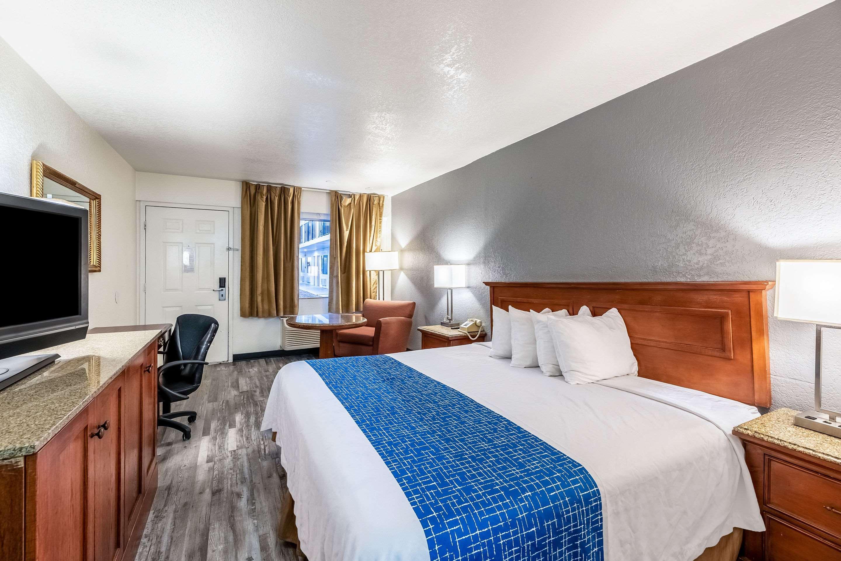Econo Lodge Phoenix North I-17 Экстерьер фото