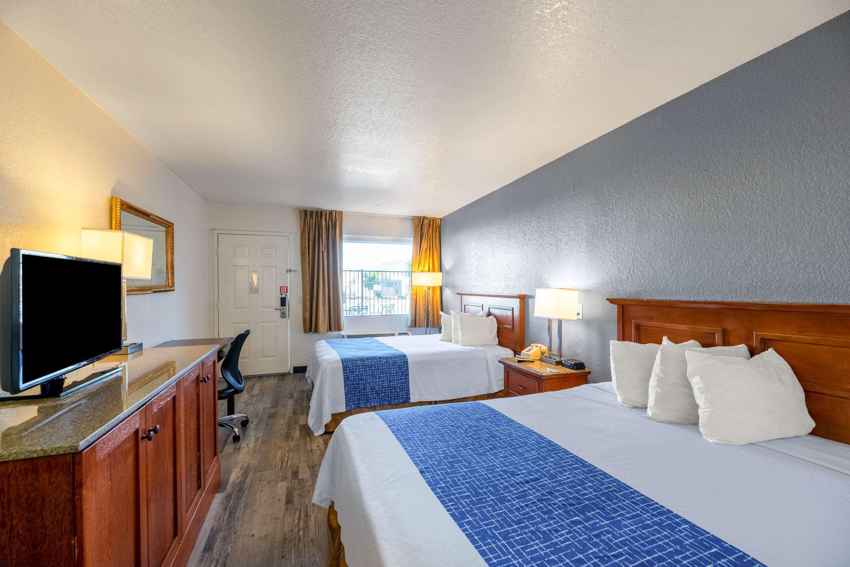 Econo Lodge Phoenix North I-17 Экстерьер фото