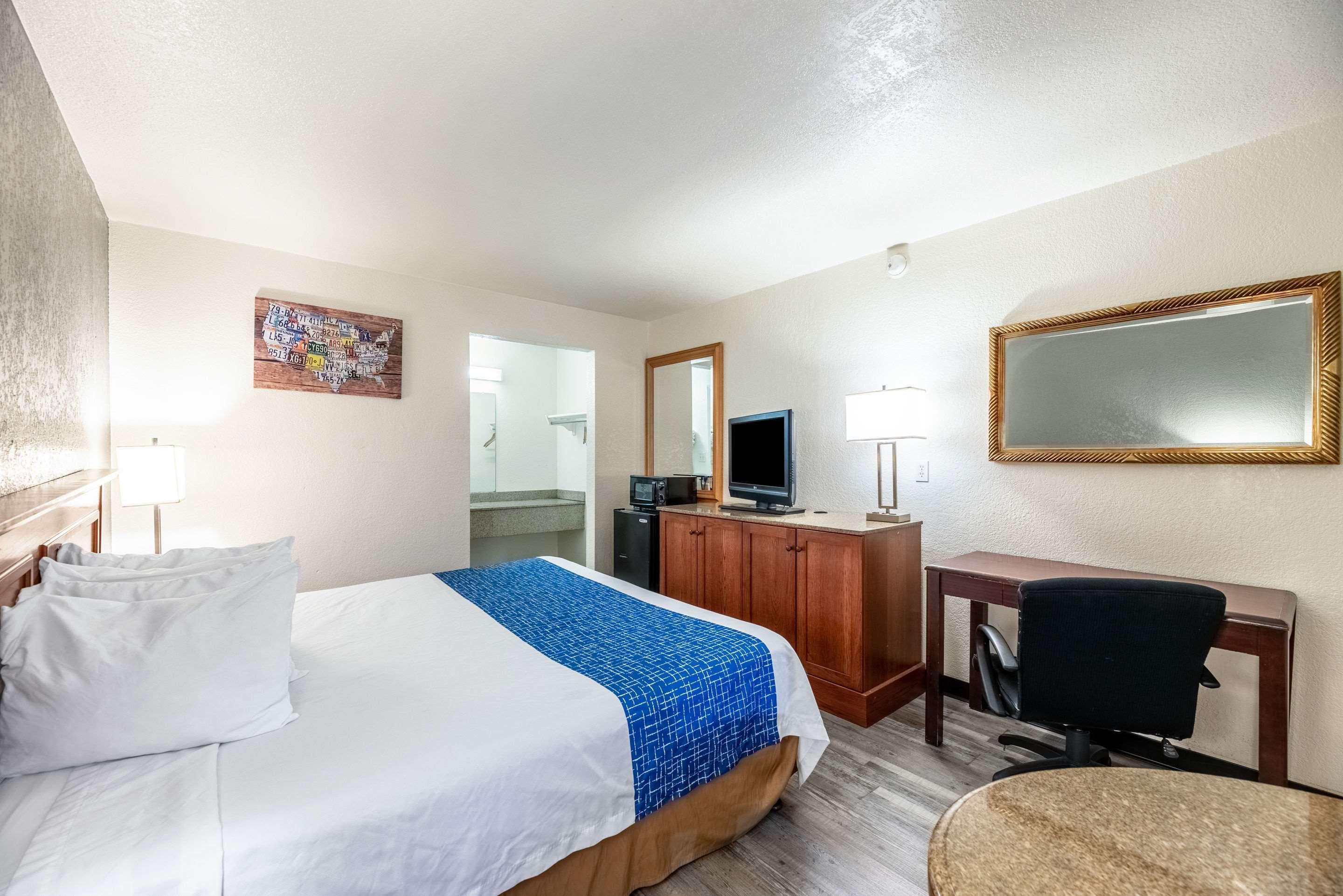 Econo Lodge Phoenix North I-17 Экстерьер фото
