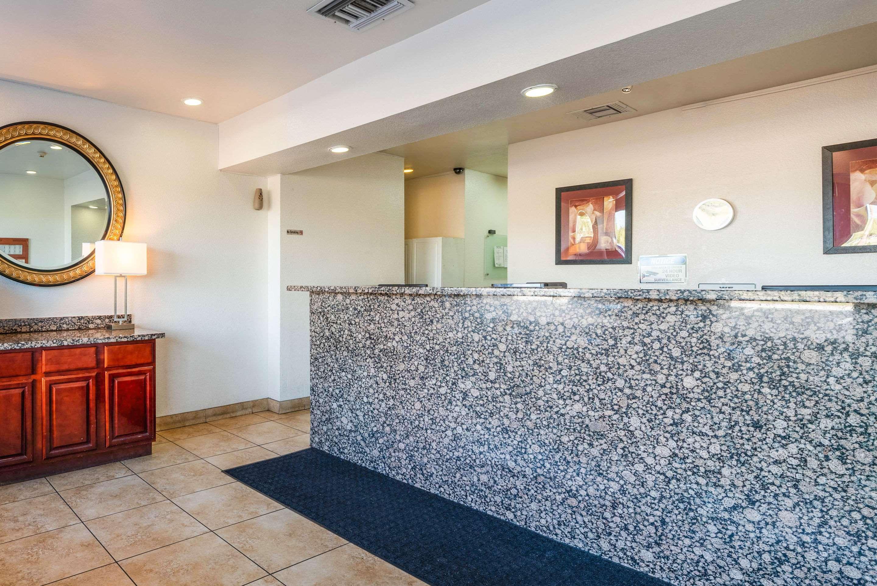 Econo Lodge Phoenix North I-17 Экстерьер фото