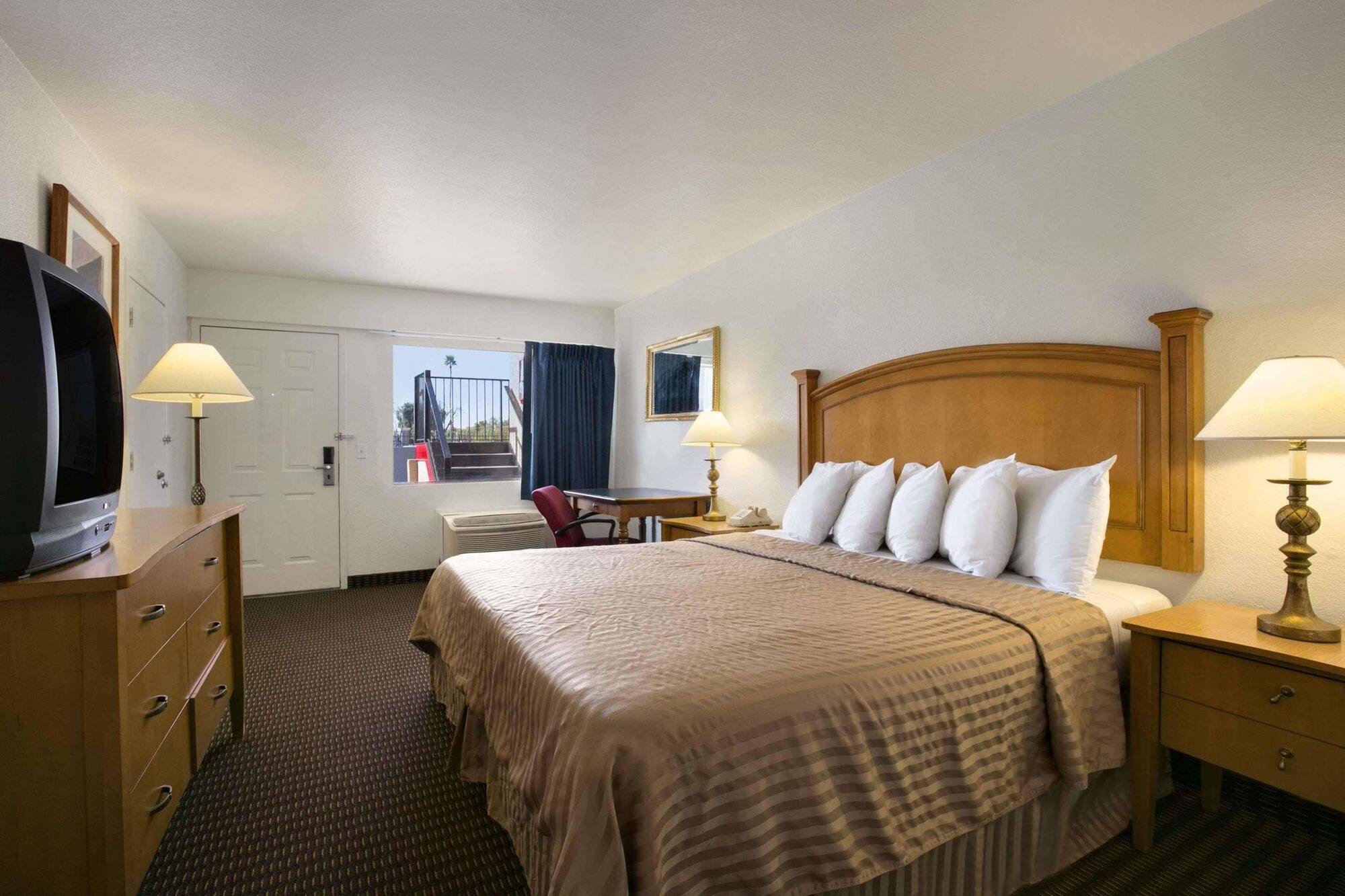 Econo Lodge Phoenix North I-17 Экстерьер фото