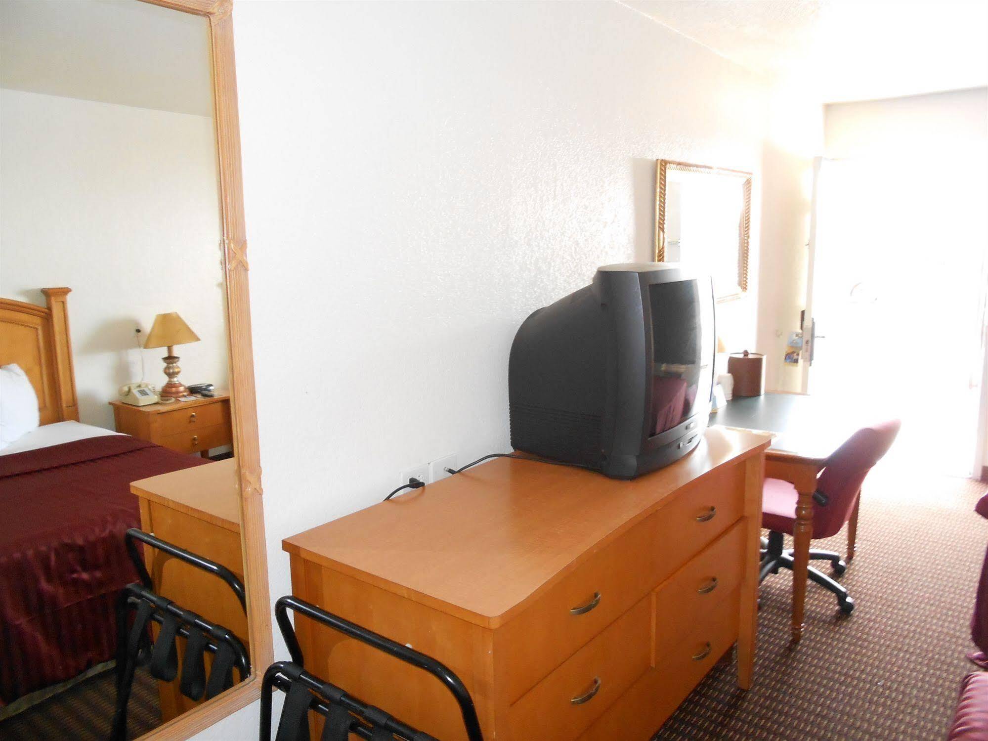 Econo Lodge Phoenix North I-17 Экстерьер фото